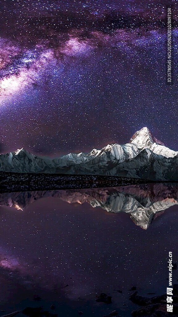 星空下的雪山与静谧湖面