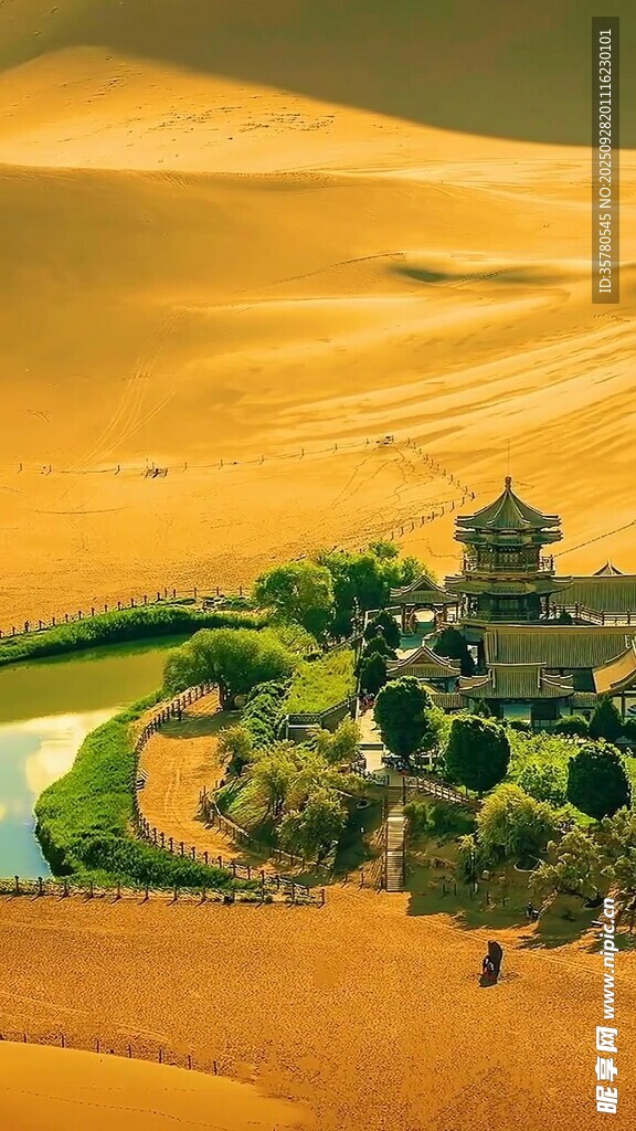 沙漠中的绿洲古建筑景观