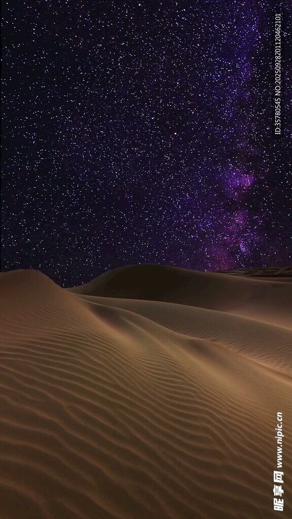 沙漠星空下的梦幻景象