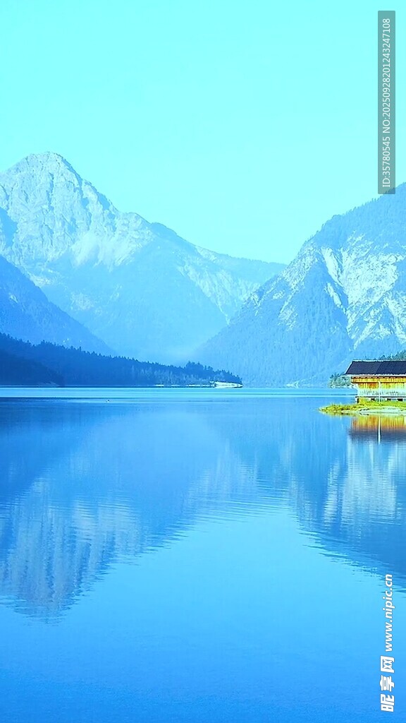 宁静湖山美景