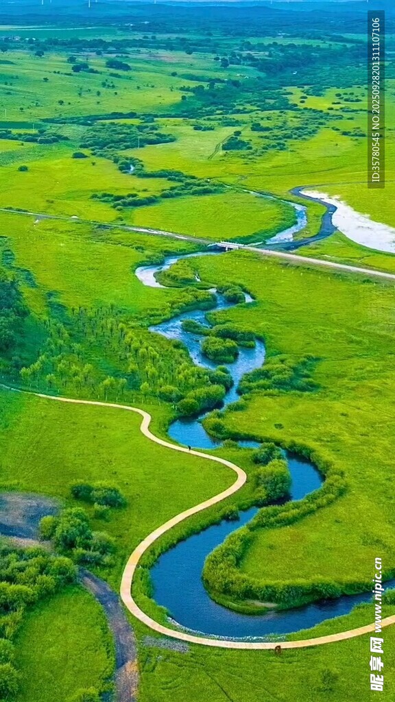 绿野蜿蜒河流航拍美景