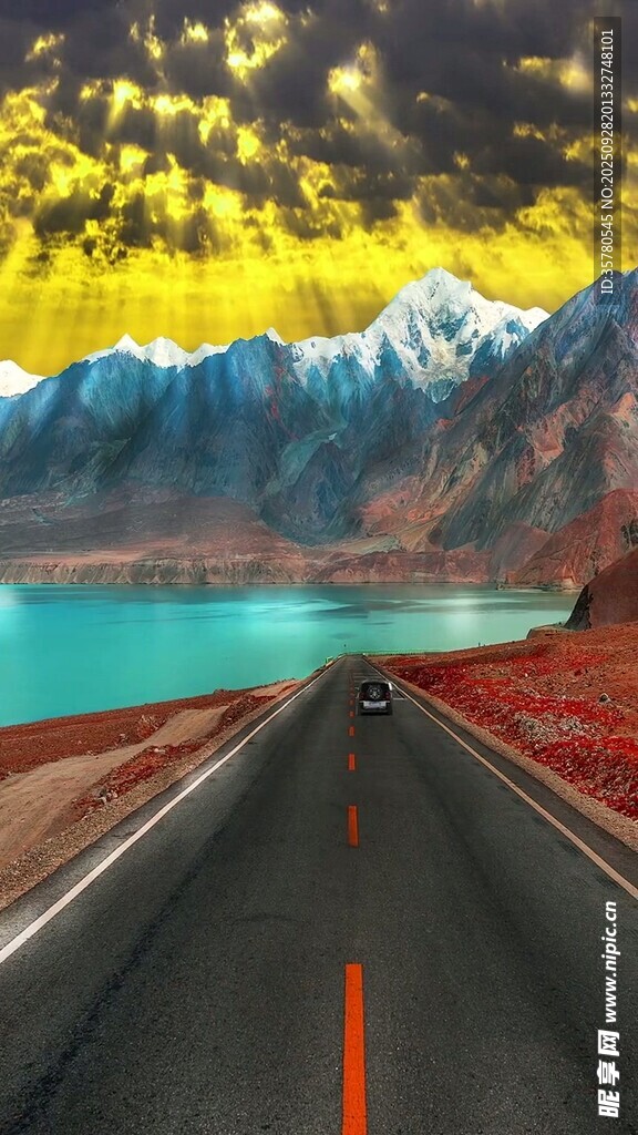 公路伸向壮丽湖山美景