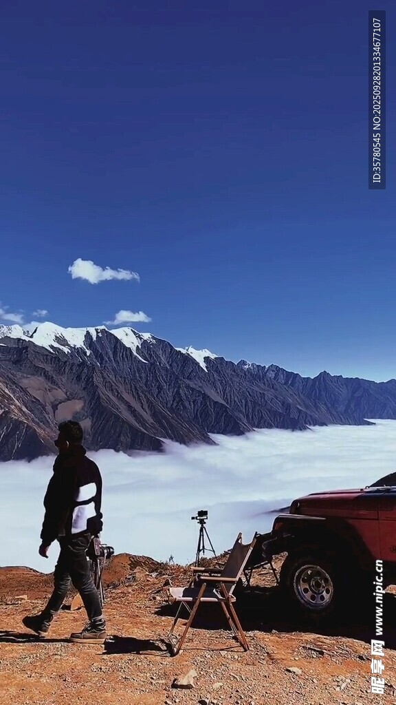 雪山旁的越野与徒步之旅