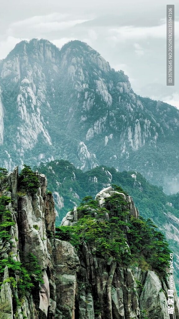 巍峨壮丽的高山景观
