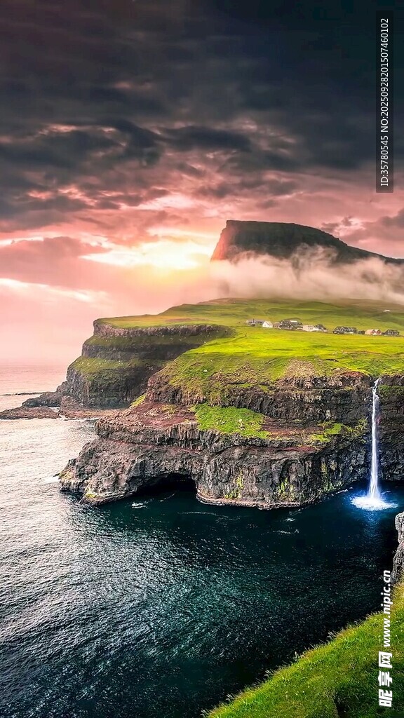 悬崖边壮美日落海景