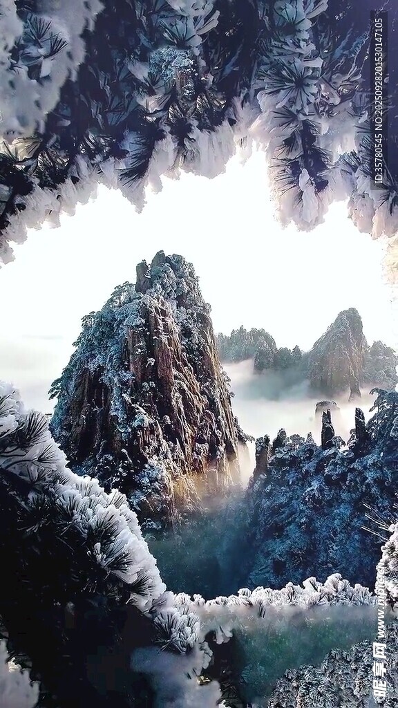 梦幻冰雪覆盖的壮丽山峰