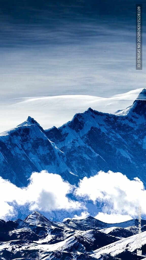 壮丽雪山云海景观