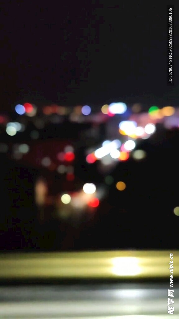 夜晚城市模糊光影景象