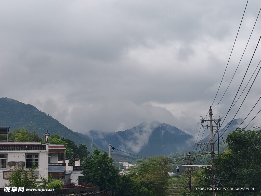青山黛瓦白墙