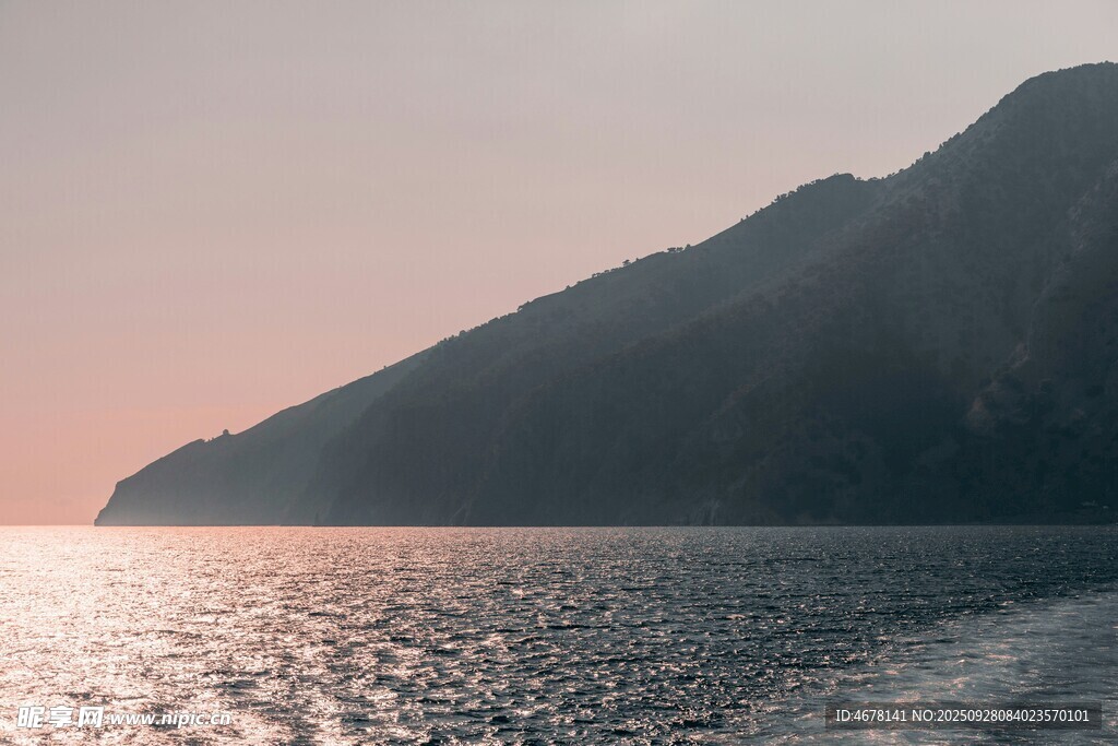 夕阳下的山海美景