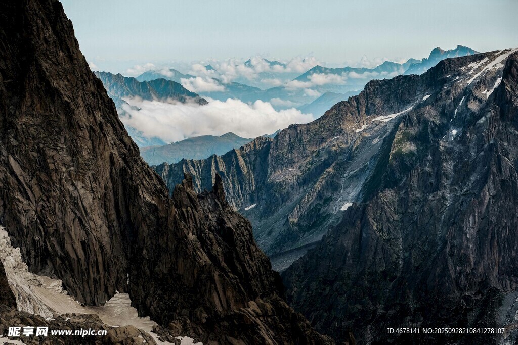壮丽巍峨的高山景观