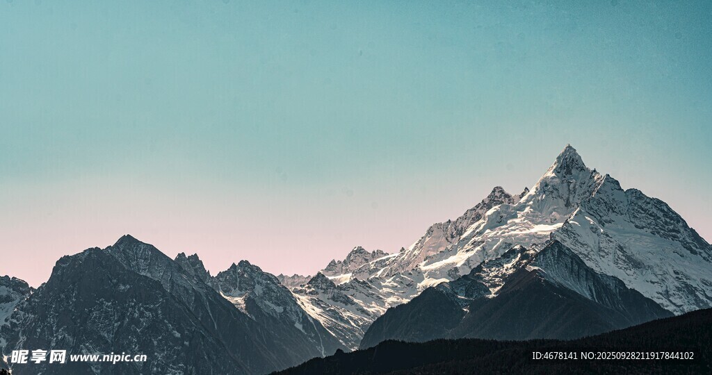 壮丽雪山美景