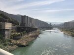 河畔城市风光
