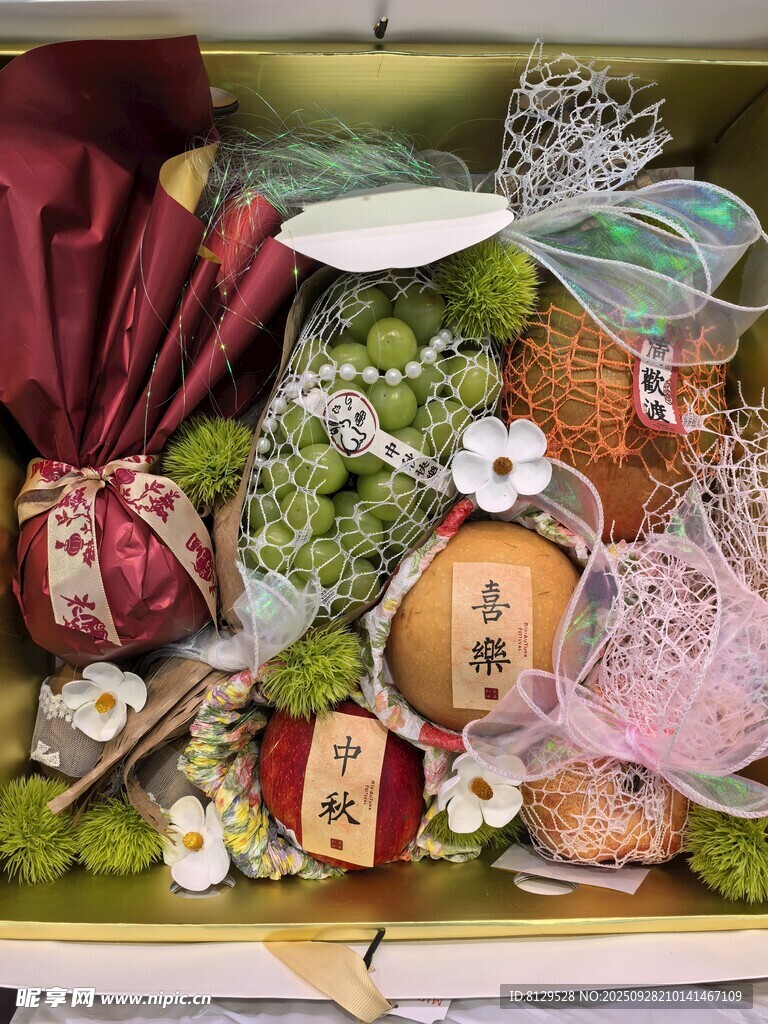 精致花艺摆件组合展示