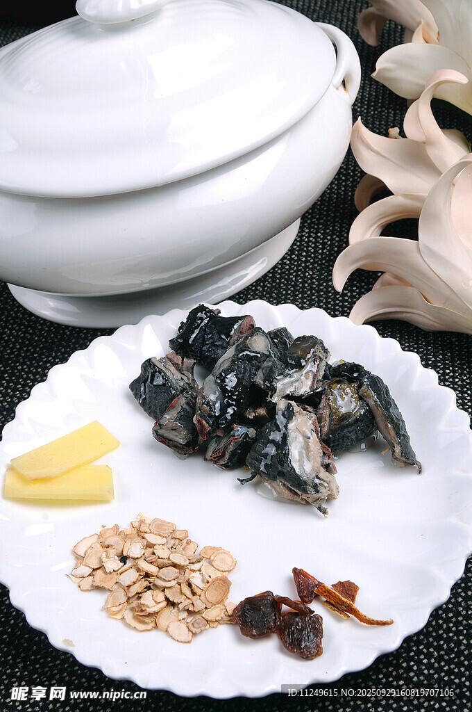 西洋参炖乌鸡