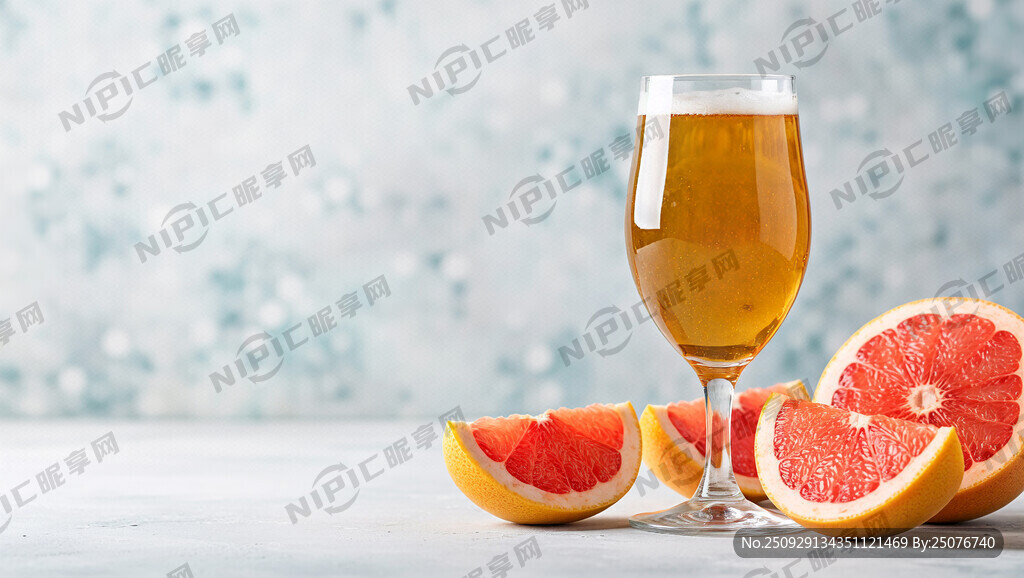 西柚白茶  精酿啤酒  高脚杯