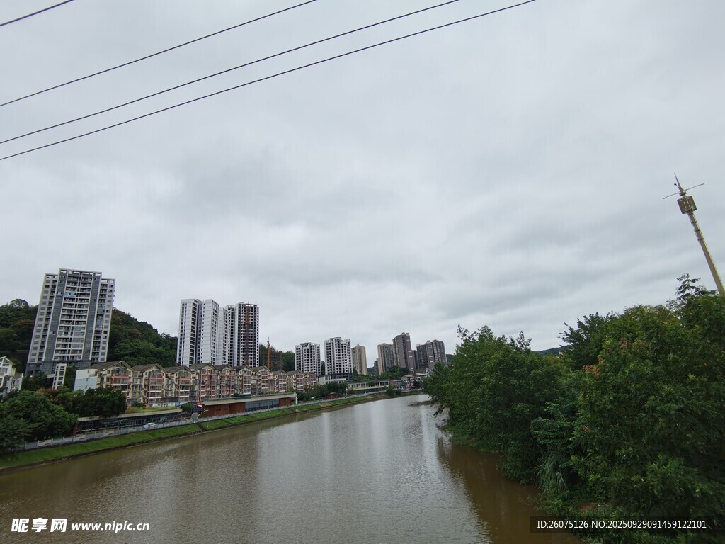 城市河畔风景