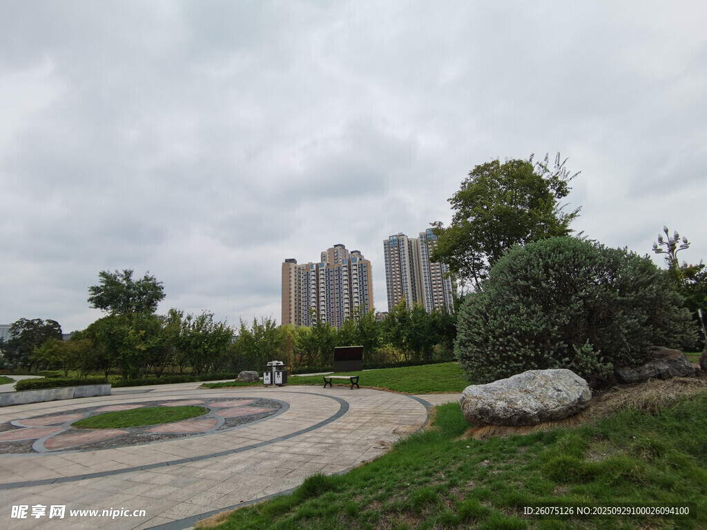 城市公园景观绿植与建筑