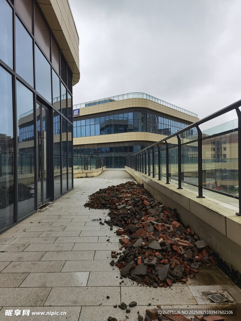 现代建筑景观与建渣