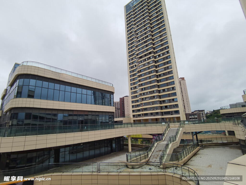 现代城市中的高楼与建筑景观