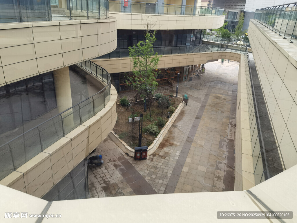 现代多层建筑内庭院景观