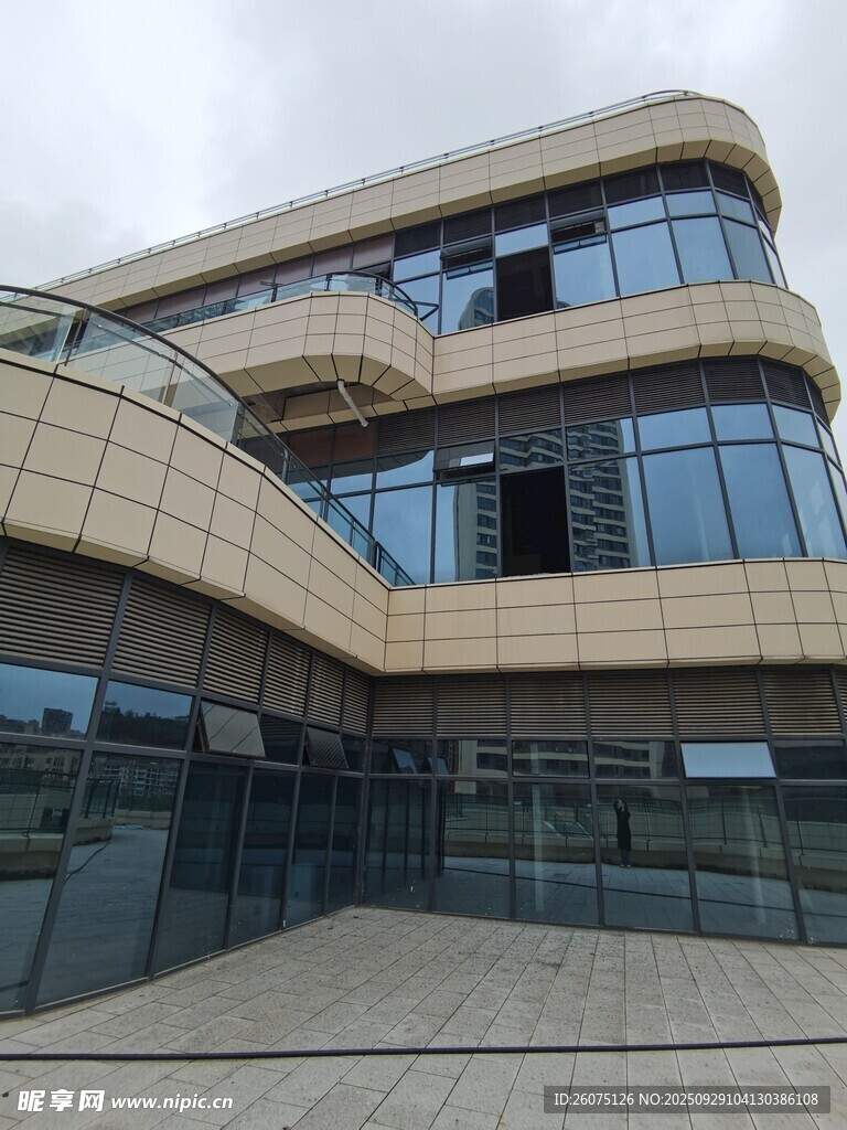 现代风格多层商业建筑