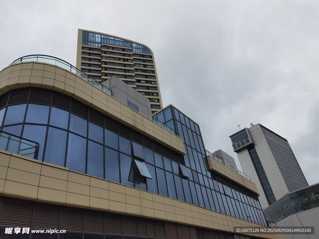 现代风格城市建筑外观