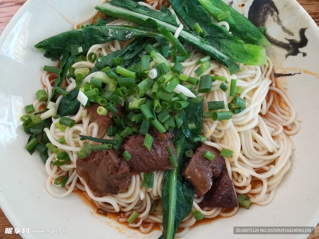葱香牛肉拌面