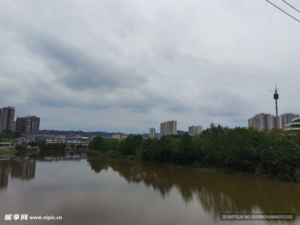 城市河畔风景