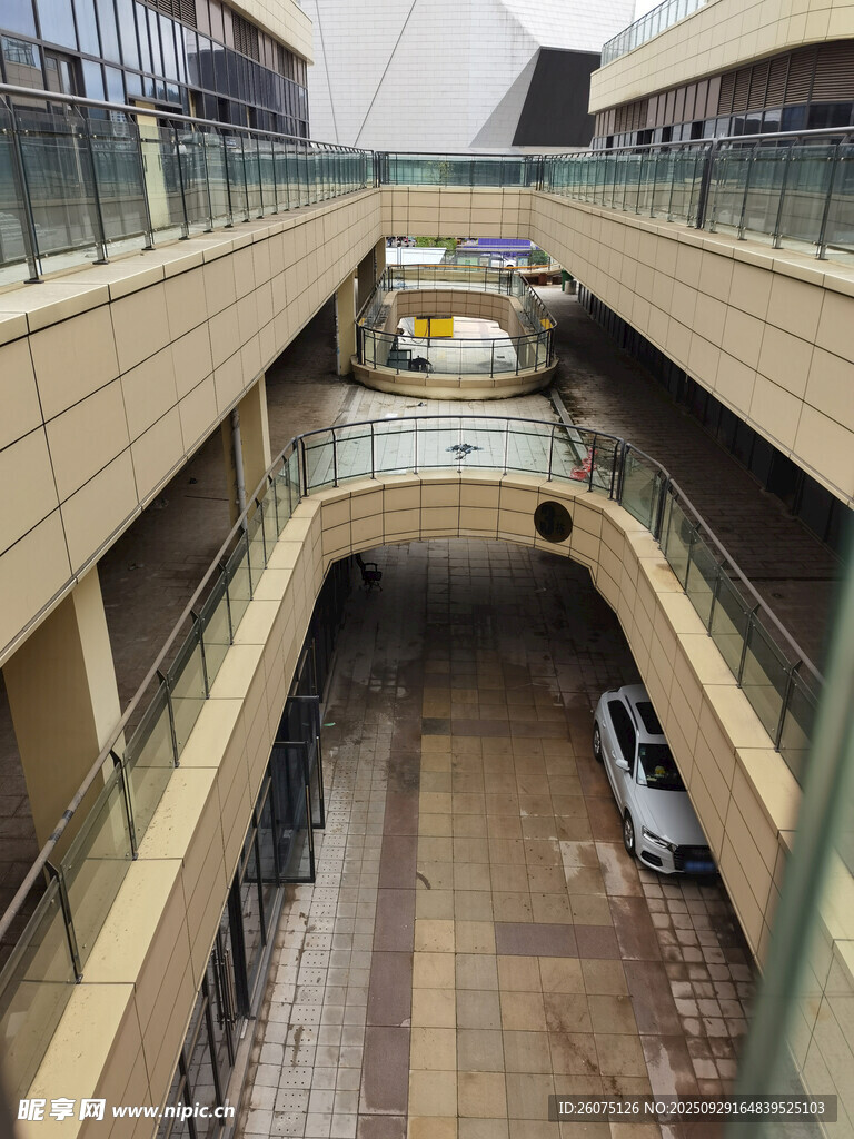 现代多层商业建筑内部景观