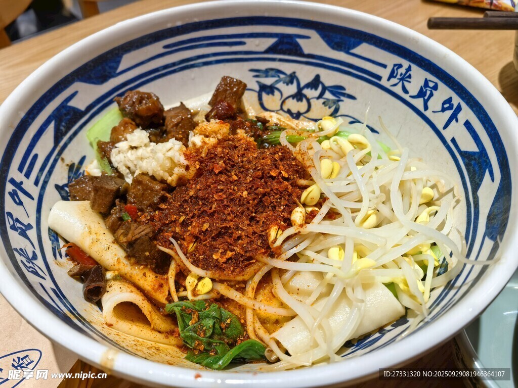 美味牛肉拉面诱人呈现