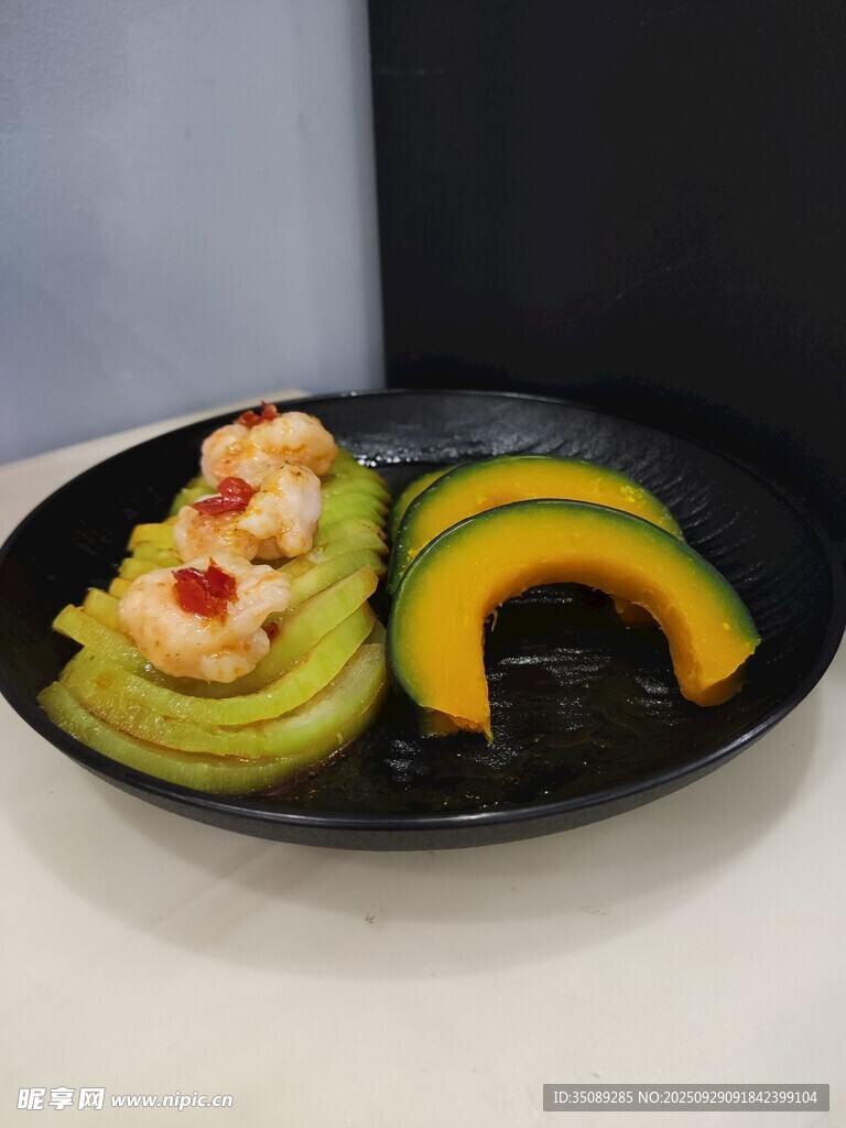 牛油果虾仁摆盘美食