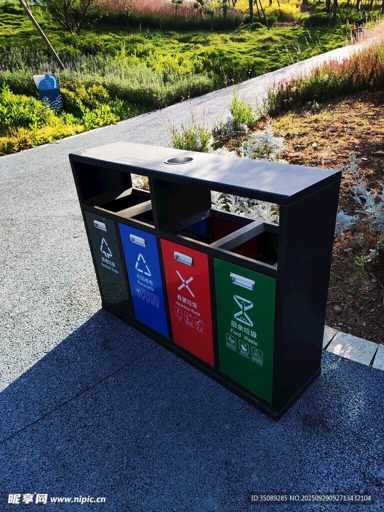 户外分类垃圾桶