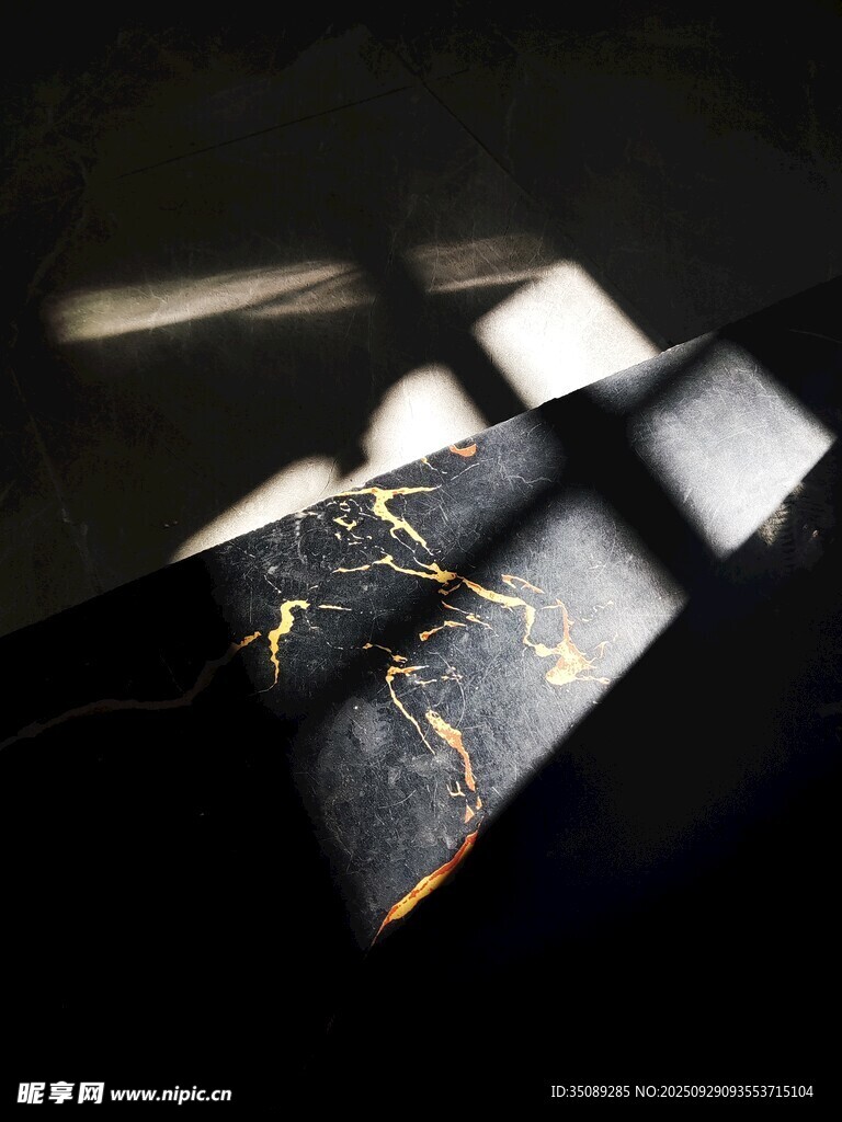 光影下的纹理物件