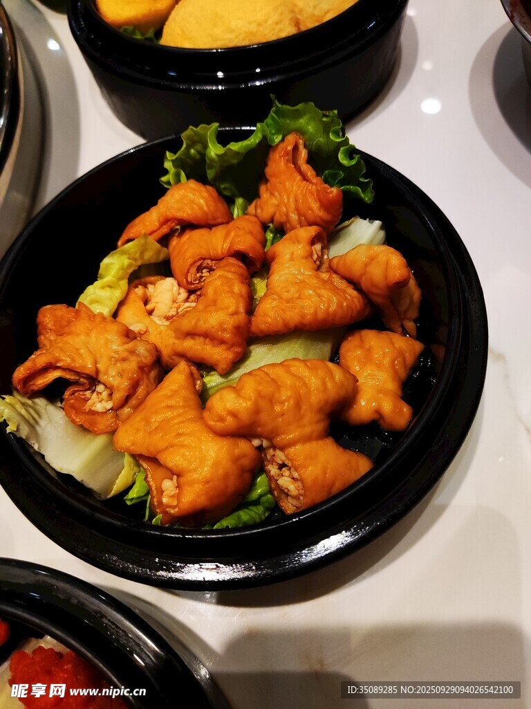 美味炸鸡摆盘精致诱人