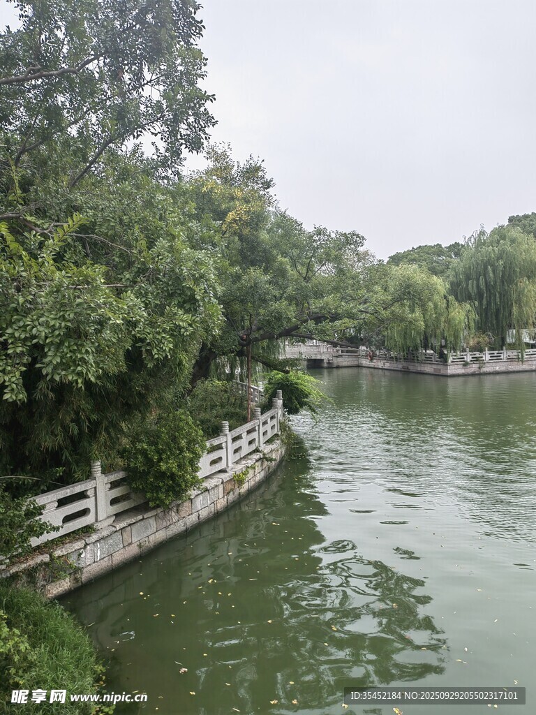 河畔