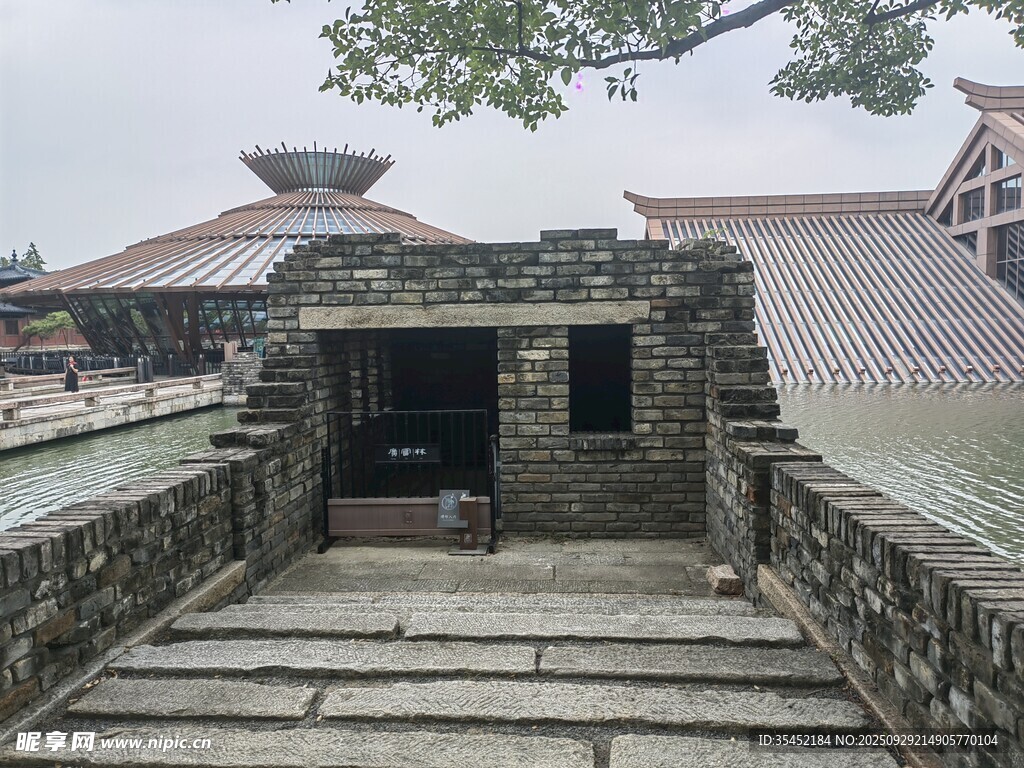 古城墙遗迹
