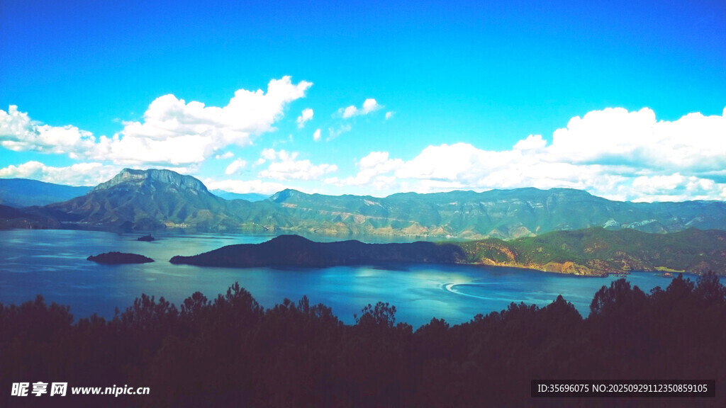 美丽湖景与远山风光