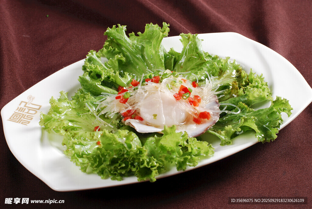 生菜包裹的美味饭团