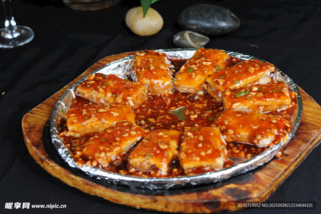 美味芝士披萨诱人呈现