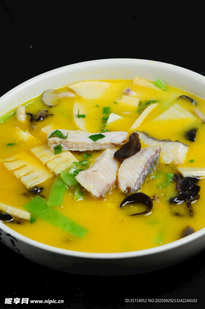 金汤鸡肉菌菇蔬菜汤