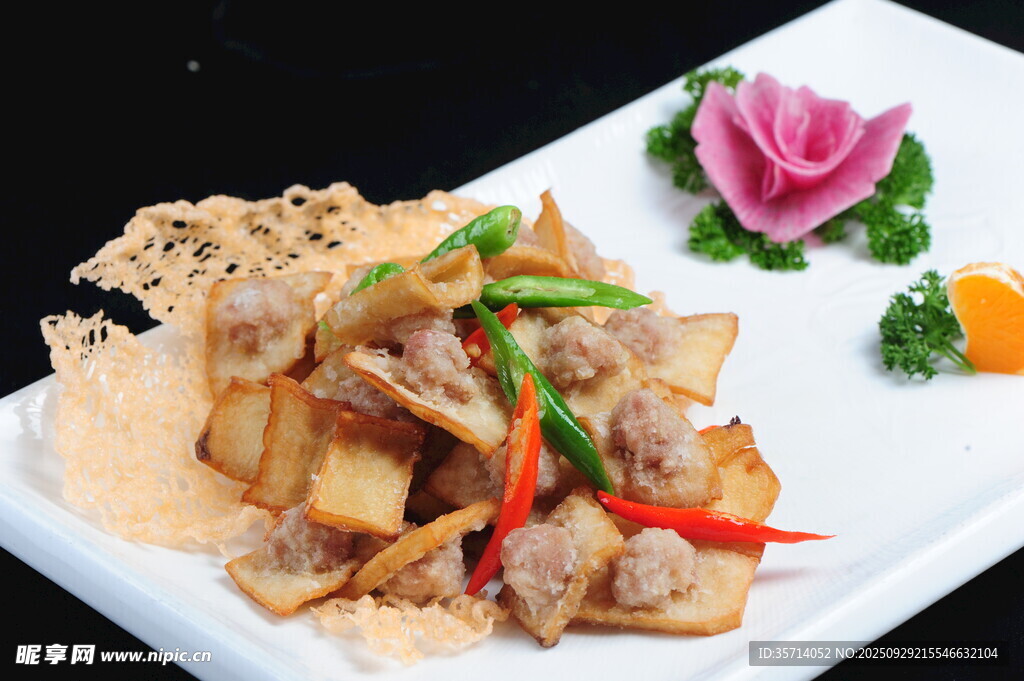 香酥肉炒土豆片
