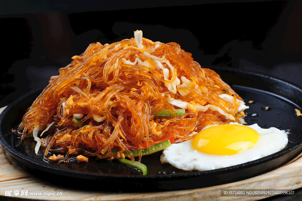 韩式鸡蛋拌饭美味诱人
