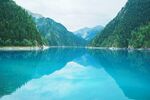 湖面重影