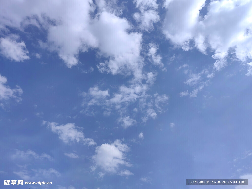蓝天白云美景