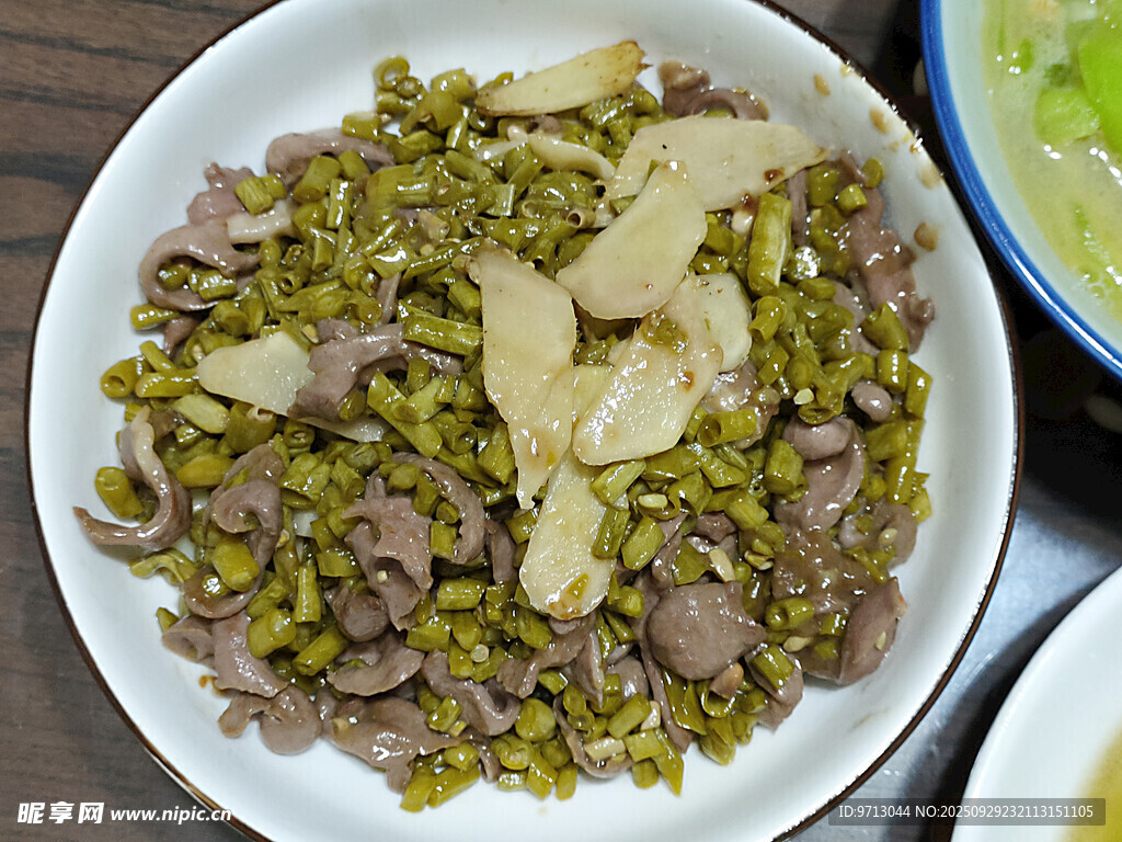 酸豆角姜片炒猪心