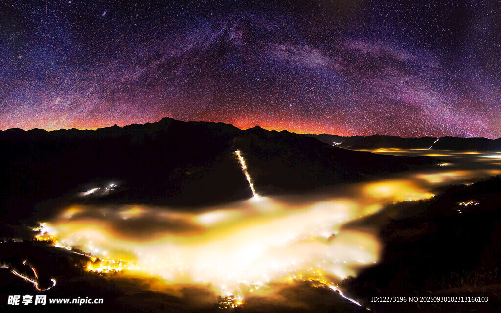 梦幻星空下的壮丽大地景观