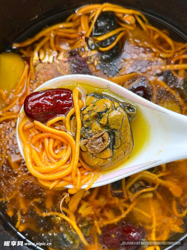乌鸡汤面条