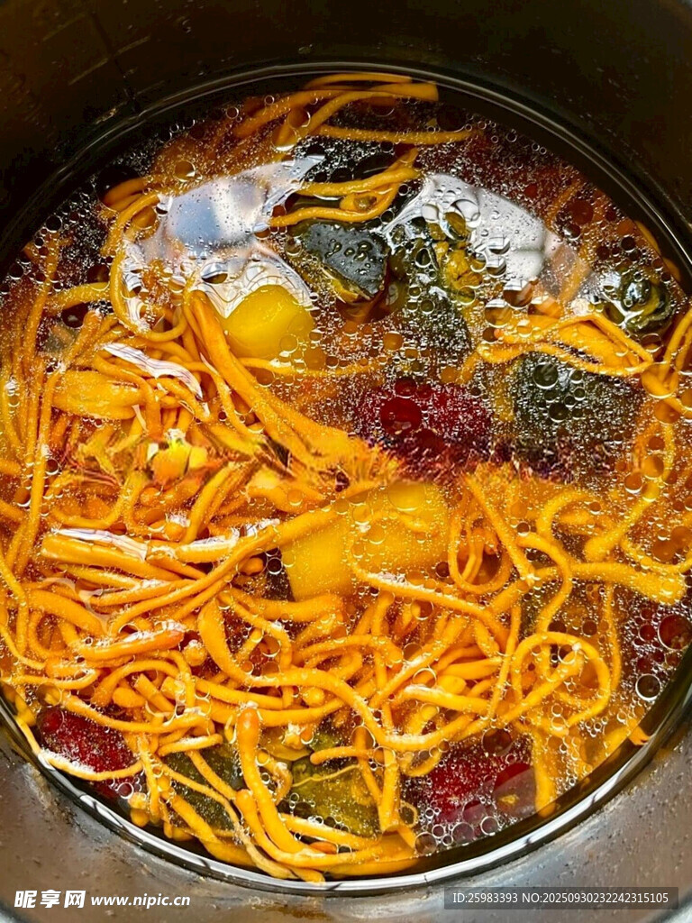 乌鸡汤面条
