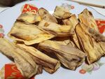 美味烤红薯摆于盘中